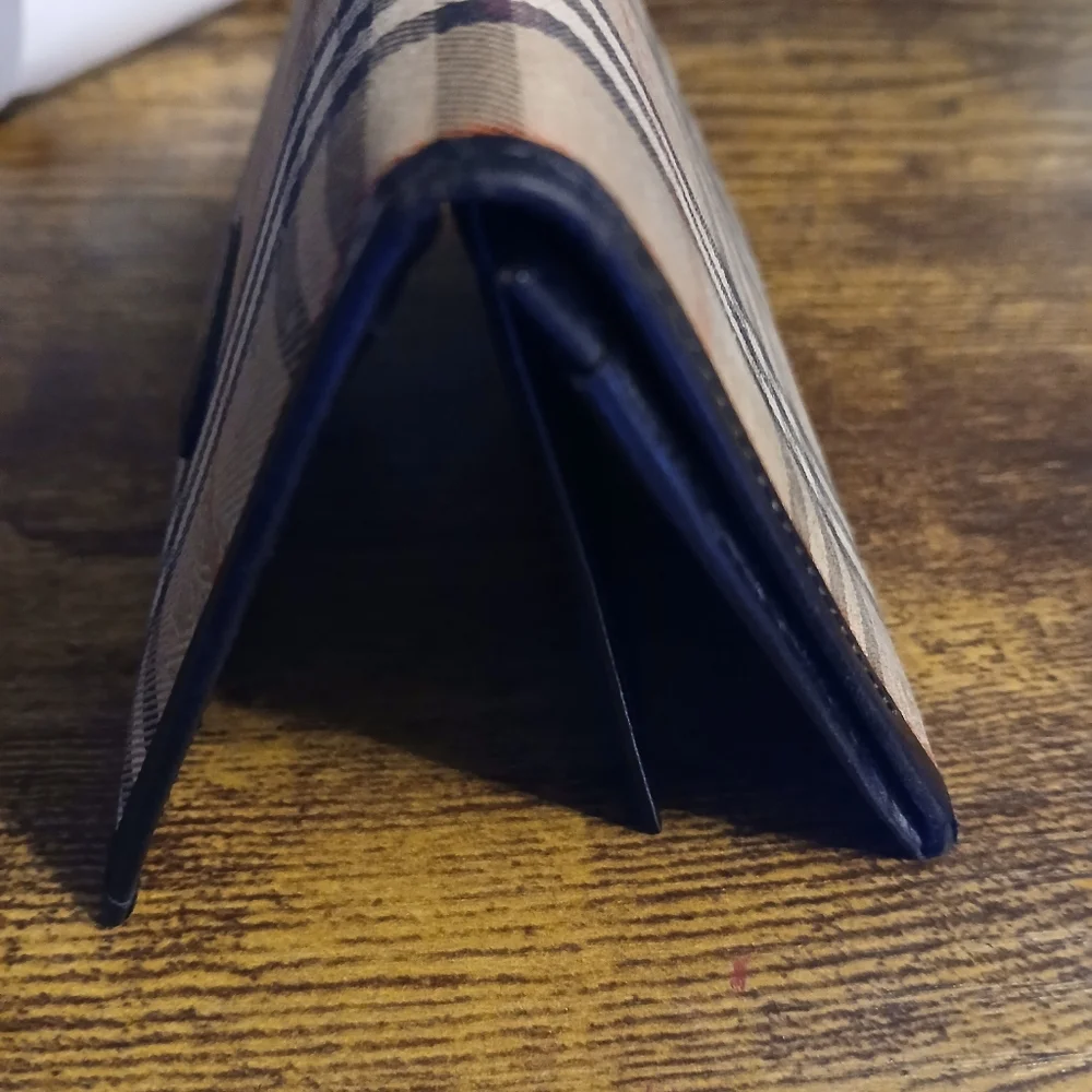 Burberrys Wallet With Scarf